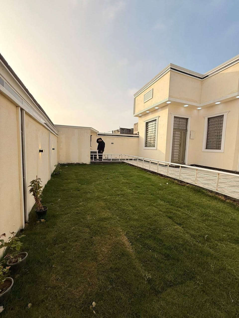 #اسعد_الله_اوقاتكم_بكل_خير⁉️👋🏼

دار سكن للبيع بناء 2025

#المساحه 270 متر 👍 *********** محمد الاسدي للاستفسار

#جنس_العقار :: طابو ملك صرف زراعي باسم عراقي سند 25 

#العنوان :: البصره أبي الخصيب ابو كوصره ثالث عن شارع ابو كوصره رئيسي
#يحتوي البيت على ثلاث ٣ غرف منام كبار
و ديوان
و مطبخ و صاله
و مناور عدد 2
و صحيات داخلي وخارجي  و كراج سياره وحديقه 

#البيت جاهز من كلشي تستلم البيت عنده المكاتبه
كامل من مقطوره و كيزر و ماطور
جيب اثاثك و اكعد
و الف عافيه الي ياخذه

جميع الخدمات متوفره ماء كهرباء ومدارس 
#السعر (( 120 مليون  وبي مجال 
#للاستفسار الاتصال على الهاتف 📳📞
📳***********
