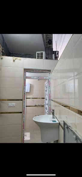 السلام عليكم 120متر ثاني بيت ع شارع العام في لكفاءات قرب مطعم الجوادين متكون من 6غرف نوم وحده سويت حمامام عدد2 منور مطبخ حار بارد واسقبال 
للاستفسار ***********
