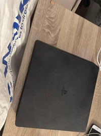 Ps4 slim (ذاكرة ٥١٢ ويا اليدة الاصلية) ب٢٠٠ الف وبي مجال  للتواصل (077...