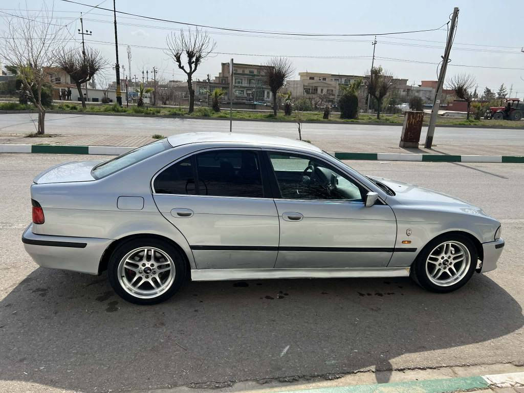 بیئێم سەقەڕ e39 مۆدێل 1998 مەکینە 528i گێڕ ئۆتۆ ماتیک سپۆرت عادی کامل کراوە بە M ویلی ئێمی دەبڵ سایز دەعامی پشتو پێشی M مواسەفات فول فولە بەس سڵاید نیە تەبرید ساردو گەرم تەبریت مەرکەزی بەشەرت کوشن جڵد کوشن 12 حەرەکە 4 جام کارەبا ئەوتۆ لایت ئەڵقە زینۆن سوکان ڤۆلیۆم تەعدیل سورعە بۆیاغ سەقفو عیزام بەشەرت دەعامی بۆ دەعامی بەشەرت دینار مەسروفی تێدا نیە سەیارەکە بەس ماشااللەی دەوێ
٦٠ گەڵاو معامەلە گۆڕینەوەش دەکەم بە شتێ بە دڵم بێ رانية, السليمانية


**إذا كنت صاحب هذا الإعلان وتريد حذفه لأي سبب، رجاءا أرسل رسالة إلى الدعم الفني**