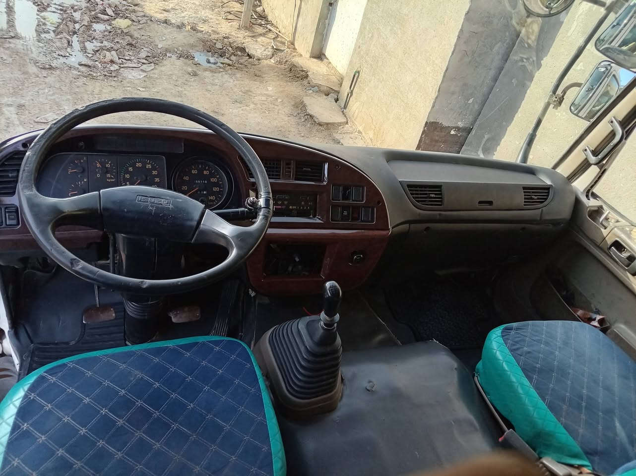 سلام عليكم هينو ازوزه موديل1994سياره جاهزه مكينه بلاديه قبق اسود الجبيره تخم تاير 17.5 جديد طول 6وربع بلادي رقم بصره تحويل ثاني يوم سنويه نافذه
***********

