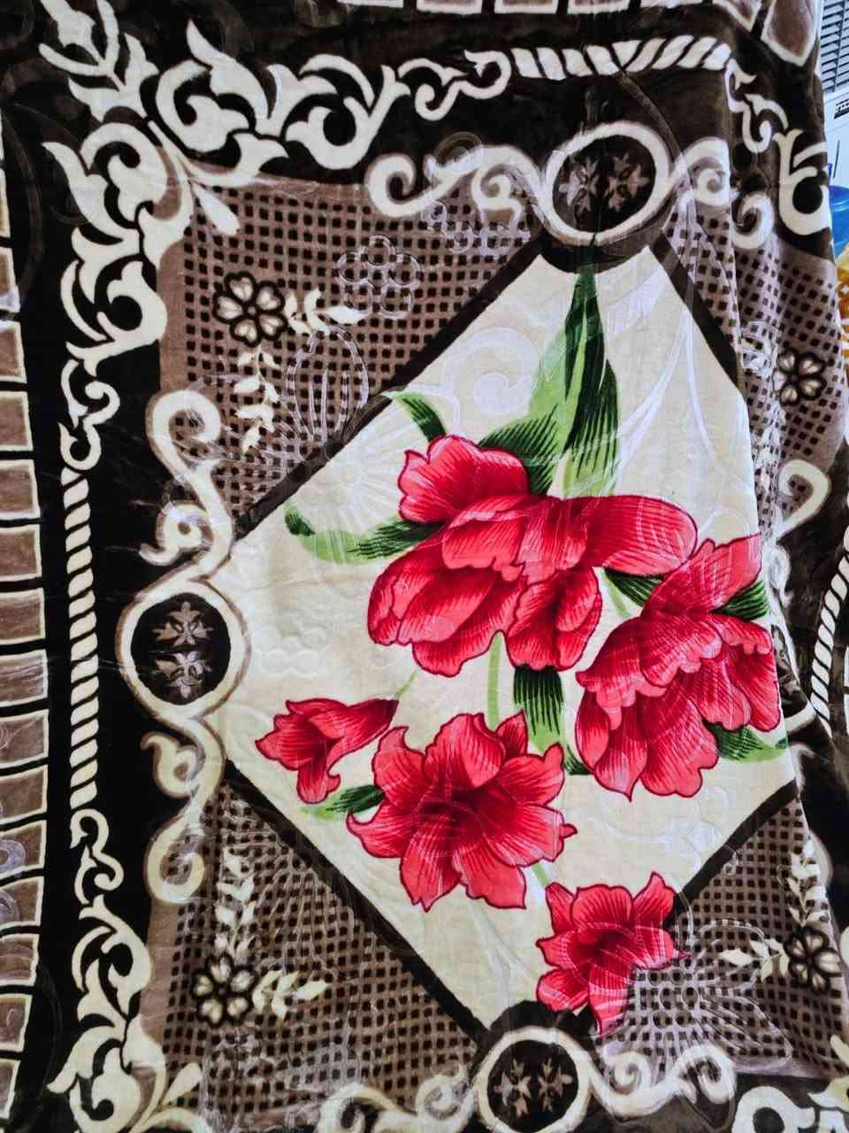 سلام عليكم  بطانيات تصفيه مخازن باله اوربي درجه اولا والسعر جوه السوك ب9 وبيهة مجال وتدللون ❤الاستفسار علرقم بي وات ساب ***********
