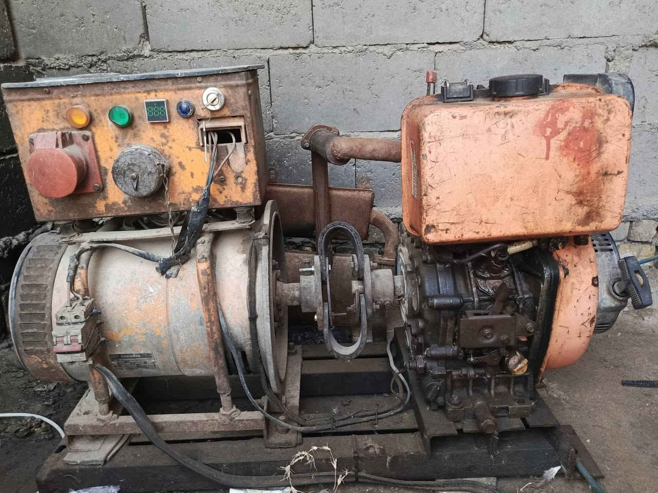 السلام عليكم مولده للبيع شرط مامفتوح بيها برغي
ديوانية الحمزة الشرقي 
***********
