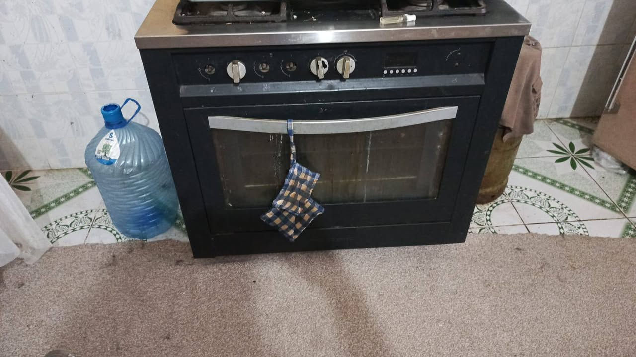 السلام عليكم ورحمة الله
عندب اثاث مستعمل بيت كامل 
راح انزل صور و الي يحب يتصل او واتساب و يدلل
***********

ايضا مبرادات ٣ ثنين حديد 
واحد بلاستك 
دراجه رياضه
