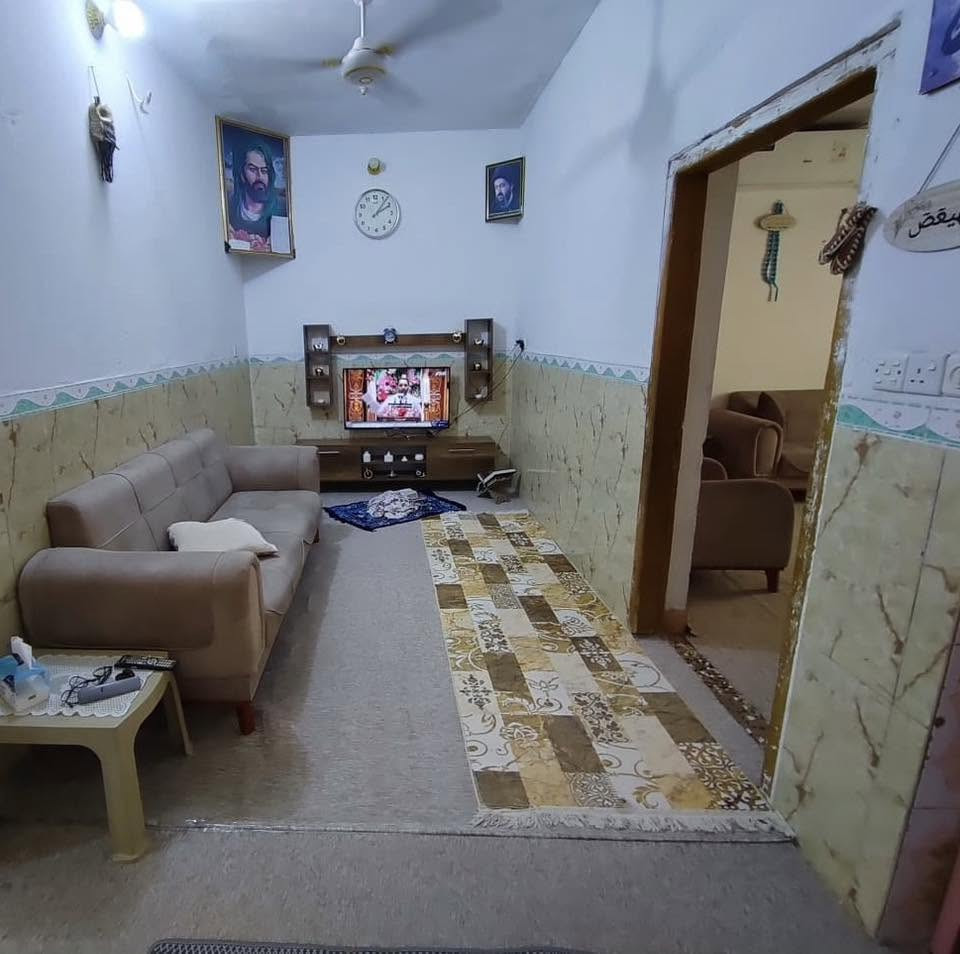 بيت للبيع منطقة الجاير كاع محمد حلوه حي الزهور مساحة 100م طابق واحد يتكون البيت من غرفه واستقبال وصاله ومطبخه مفتوح على الصاله وطارمه وصحيات عدد 2 بناء 2014 سعر البيع 130 مليون وبي مجال بسيط البيت مؤجر بوارد شهر 300 الف شهريا
***********
