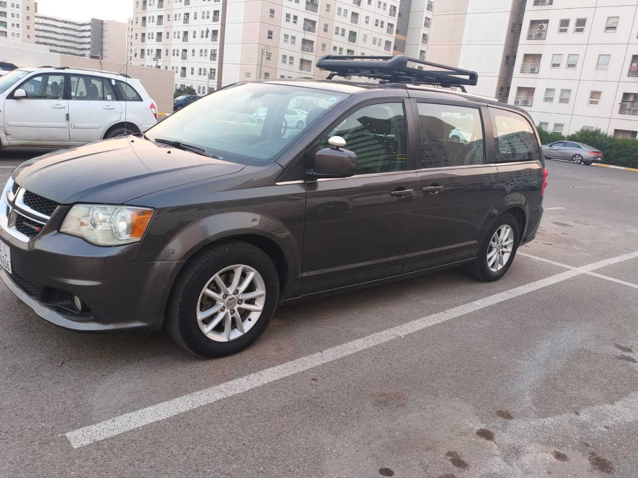 سيارة دوج كرفان 2019 للبيع
السيارة لون فيراني مميز نوع SXT مواصفاتها معروفه كشنات بلع . بيبان كهرباء . تشغيل عن بعد . كرسي السايق كهرباء .السيارة تحتوي على منضومة غاز .ماشيه ١٢٤ الف قابله للزيادة . 
مكاني بسمايه والصبح بالمنصور
السعر ١٨٠ ورقه يعني ١٨ الف 
للاستفسار ***********
              ***********
