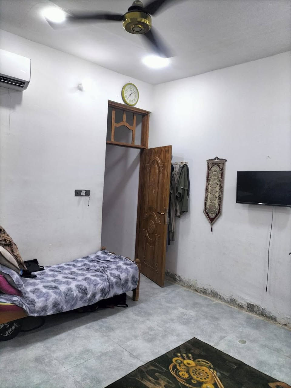 دار مشتمل للبيع رقم معامله كامله بسم ابو البيت واصله للتقييم حي الغدير الثانيه مقابل السياسيين المساحه ١٠٠ متر طولاني بناء حديث السعر ٥٤ للاستفسار ه‍ ***********
