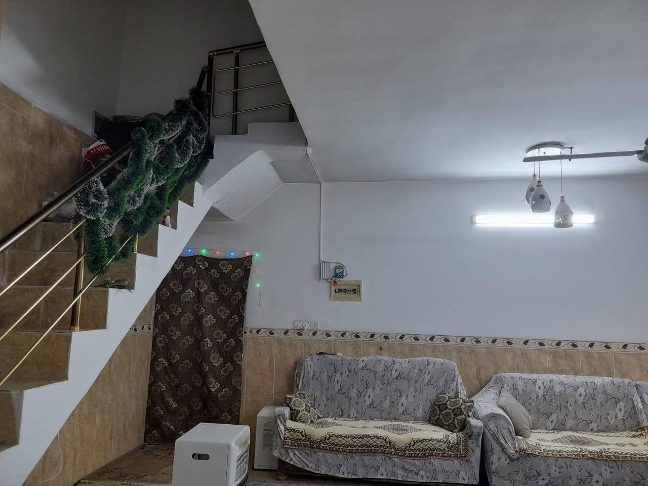 بيت للبيع بقربو مساحه 125 ما مطلوب طابقين بناء سليماني ***********
