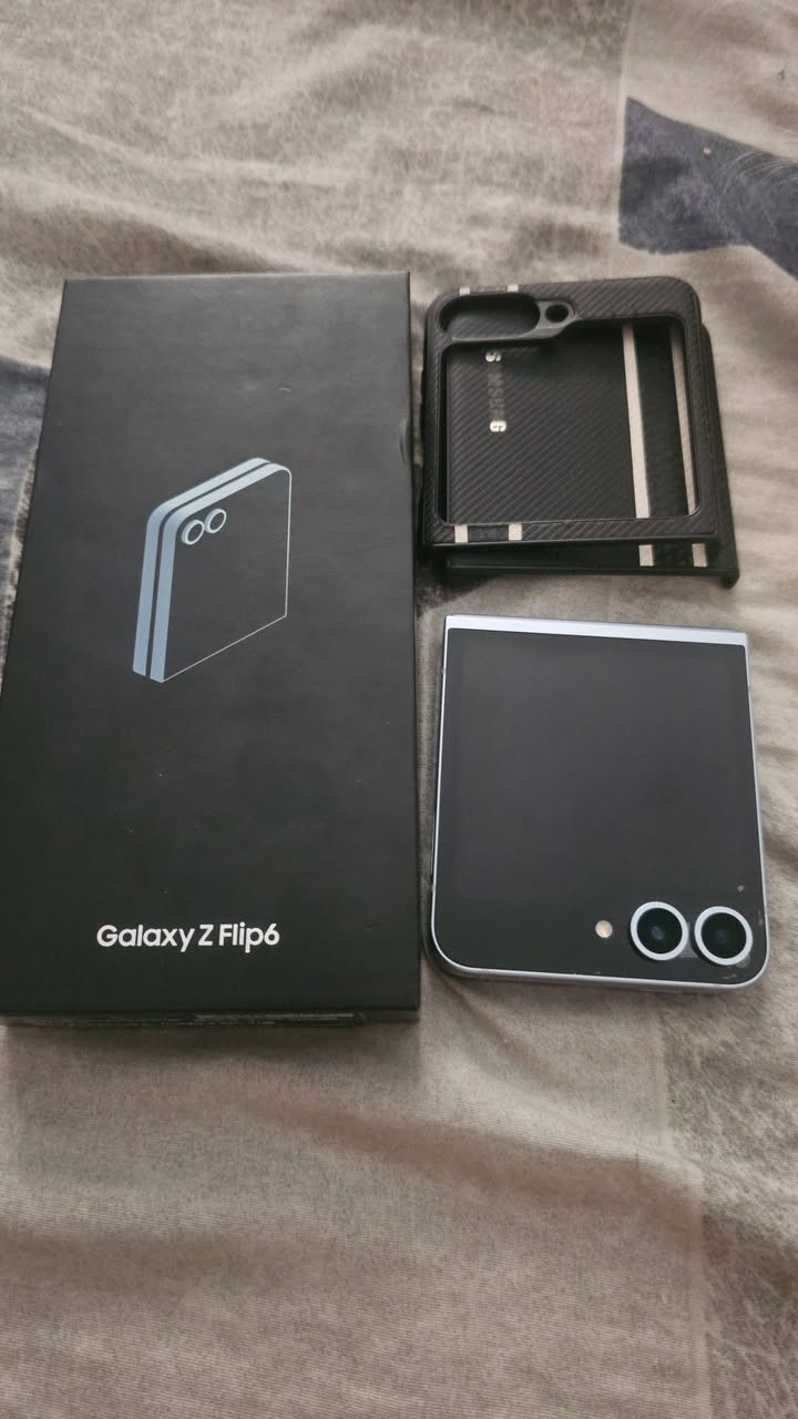 جهاز سامسونك Z flip6 ذاكره ٢٥٦ نضيف كلش استخدام قليل مع كارتونه وكيبل شحن اصلي وكڤر بي بعده لزگة شركة جهاز لون بحري نضيف كلش السعر ٩٠٠ الف وبي مجال قليل كلش للشراي متوفر توصيل بغداد او محافضات


**إذا كنت صاحب هذا الإعلان وتريد حذفه لأي سبب، رجاءا أرسل رسالة إلى الدعم الفني**