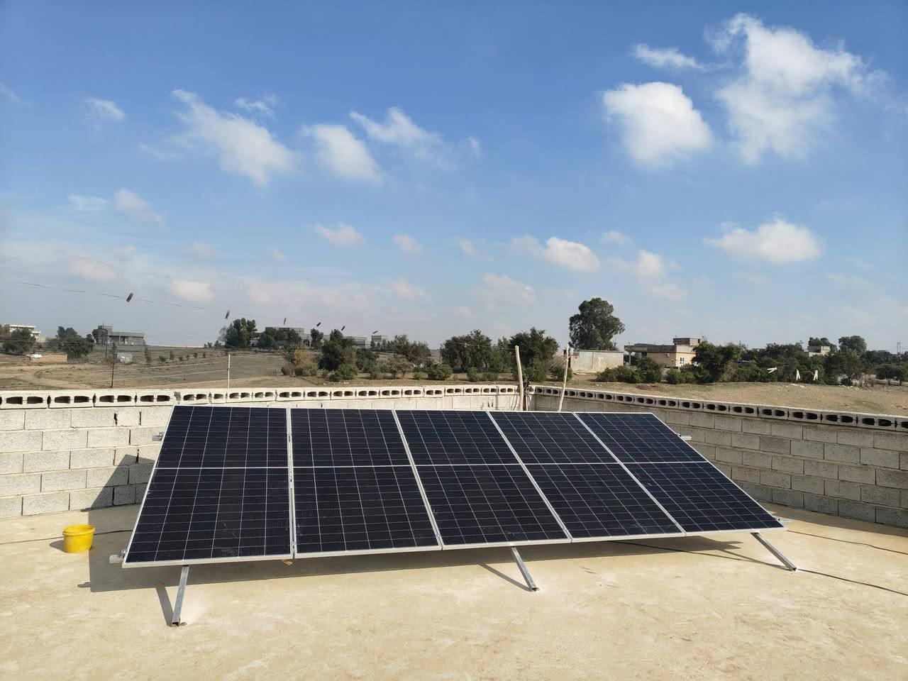 أنطلقت فرقة مكافحة الظلام والتصحر  لأداء مهامها
نحو القمة بثقة وإصرار.
شركه التساهل للطاقه الشمسيه
تم بفضل الله تجهيز و  تنصيب منظومة طاقة شمسية   اليوم الخميس   في تاريخ 2025/8/28المنزل  الاخ احمد محمد اسعد قرية كبروك قضاء مخمور     ضمن الرقعه الجغرافيه ال 
   #محافظة_نينوى
تجهز المنظومة المنزل ب 10أمبير نهاراً
بالاضافة إلى 8أمبير ليلاً  . 
مكونات المنظومة: 
🔵الواح نوع (650واط الونجي ). 18 باسبار ذات وجهين وذات كفائة عالية بضمان 15 سنة. 
🔵جهاز انفيرتر  حجم,2 6كيلو  (27امبير) نوع ايتل بضمان سنه 
🔵 بطارية اليثيوم 7/5كيلو  الاطول عمراً .وبعمر افتراضي 15 سنة وبضمان 5سنه 
شركة التساهل للطاقة الشمسية
🔵قواطع dc .
  مع أسلاك خاصة بالطاقة الشمسية
🔵الهيكل المعدني مصنوع من حديد ثقيل مغلون ضد الصدأ وبسمك 2ملم  فعلي. 

صيانة دورية بامهر الفنين الصيانة دورة سنة كاملة مجانية 
فريق مختص للاستشارات المجانية والتوعية للمنضومات.....

شركة التساهل للطاقة الشمسية الوكيل الحصري  في كركوك 

العنوان:
خلف سيطره الدبس مقابل ملعب الرستم مجاور معرض وليد العيثاوي  

للحجز والاستفسار الاتصال على الأرقام التالية :

فيصل ***********

حجي عطاالله ‭0770 102 2401‬

دكتور رائد ‭0782 489 5177‬

#لونجي -ثقة-آلاف-من-المستخدمين

دكتور رائد مدير قسم المبيعات ‭0782 489 5177

فيصل عوفي مدير قسم الشؤن الفنية***********
