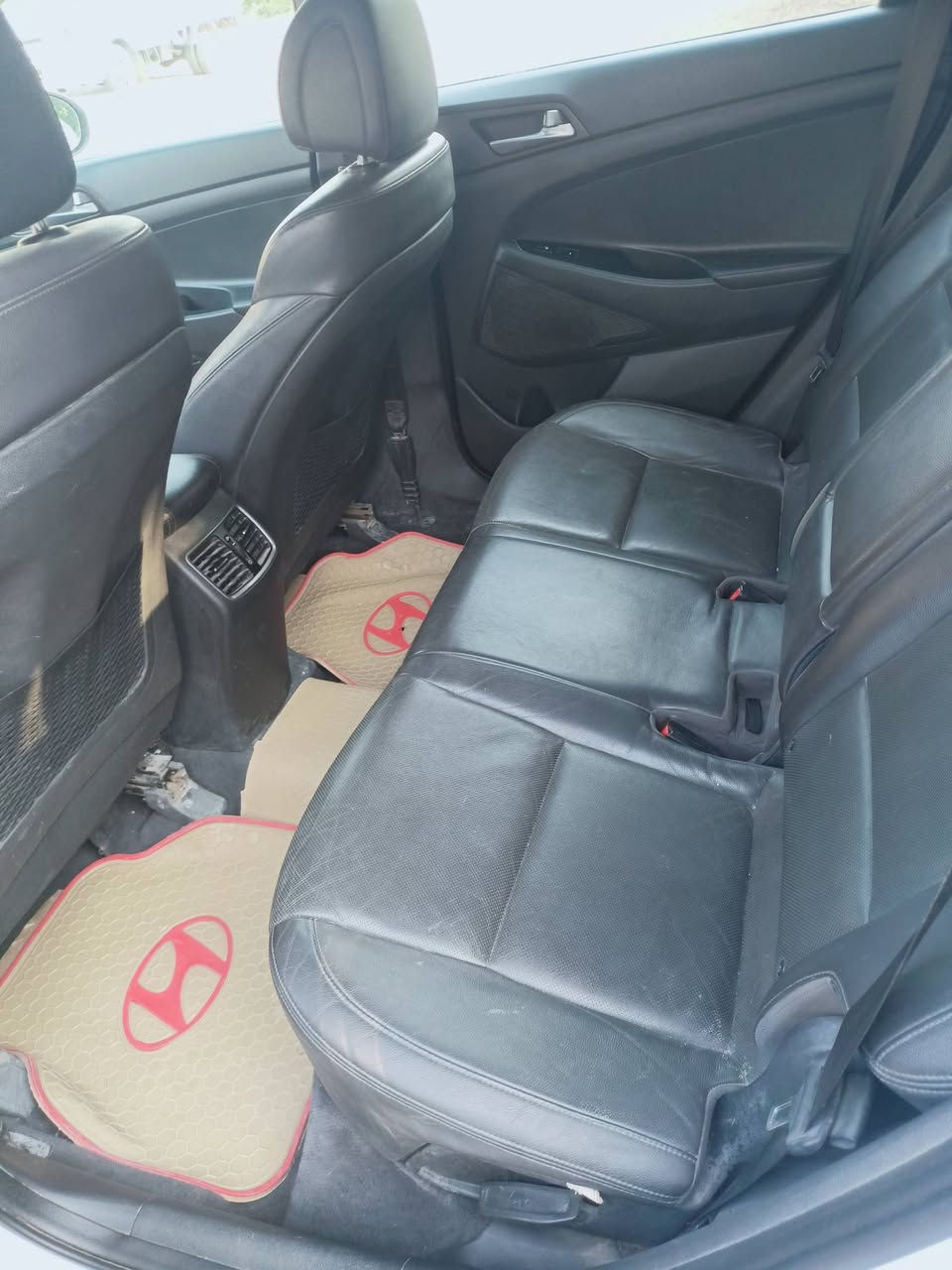 السلام عليكم
توسان ٢٠١٧ وارد امريكي حادثها چاملغ وبنيد
رقم واسط بااسمي شخصياً 
فول مواصفات عدى البصمه
مكينة ١٦٠٠ تيربو
مكينة گير حدادية تبريد خير من الله 
تايرات جدد باتري نضيف
السعر المطلوب ١٤٥
مكان السيارة الديوانية قضاء سومر 
للاستفسار 
***********
***********
