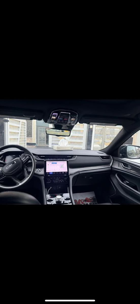 جيب كراند شيروكي L اوفر لاند5راكب  وارد امريكي حادث باب ومبدل نفس الون صور المزاد مرفقه بالمنشور
المواصفات :
* دفع رباعي 4x4 . 
* نظام تعليق هوائي (جكات). 
* قيادة ذاتية عند المنعطفات. 
* رادار امامي مع مانع تصادم . 
* تحذير الخروج عن المسار . 
* مستشعر نوم السائق مع نظام التوقف الآلي 
* تحذير النقطة عمياء ⚠ .
* نظام تحذير عند التقاطعات. 
* نظام تحذير عند تجاوز السرعة المحددة. 

* نظام تقليل الضجيج داخل المقصورة. 
* إنارة محيطية. . 
* تعديل وضعيات مقود السائق كهربائيا. 
* مرايا تعتيم ذاتي. 
* المرايا الجانبية قابلة للطي كهربائيا. 
* نظام الصوت من ماكنتوش مع 19 سماعة. 
* ويل قياس 21 انج .
* سقف بانوراما . 
* شاشه كبيرة 10.1 انج . 
* نظام الخرائط (GPS) .
* عرض خرائط الطريق على لوحة القيادة.
* لوحة القيادة بقياس 12 أنچ. . 
* المصابيح الأمامية زنون .
* كشافات الضباب زنون . 
* دخول ذكي. 
* بصمة على 5 ابواب للدخول الذكي. 
* تشغيل عن بعد .
* الصندوق الخلفيي كهربائي+ مستشعر للقدم .
* فرش المقصورة الداخلية من الجلد الطبيعي الفاخر .
* اضافات من الخشب الطبيعي للمقصورة الداخلية
* ذاكرة لحفظ وضعيات الجلوس للسائق. 
* ذاكرة لحفظ وضعيات الجلوس للراكب.. 
* المقاعد الأمامية كهربائية .
* المقاعد الأمامية تبريد وتدفئة .
* المقاعد الخلفية تبريد وتدفئة .

* انارة داخلية LED متعددة الالوان . 
* حساسات امامية. 
* حساسات خلفية . 
* 5 راكب .
* مكيف خلفي مع وحدة تحكم منفصلة . 
* تدفئة ستيرن
* مانع تصادم خلفي + مانع تصادم امامي .
* بلوتوث تلفون . 
* محدد سرعة . 
* نظام التشغيل والاطفاء الاوتوماتيكي ( Auto Start System ) .
* ⁠السعر 41000$
* نظام بريك اوتماتيكي
* ⁠((***********))
