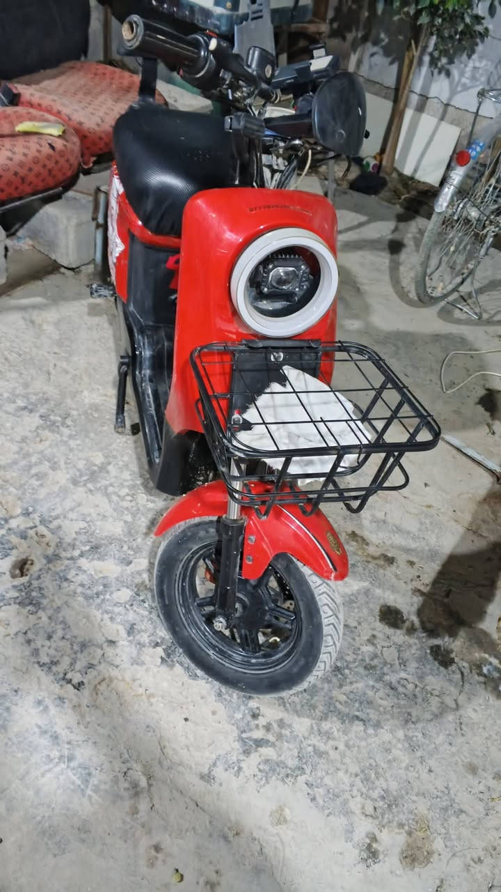 R9 للبيع دراجه نظيفه سرعتها 80 خمس بطاريات السعر 250 وبيها مجال اربع نمر استفسار هذا رقمي ***********
