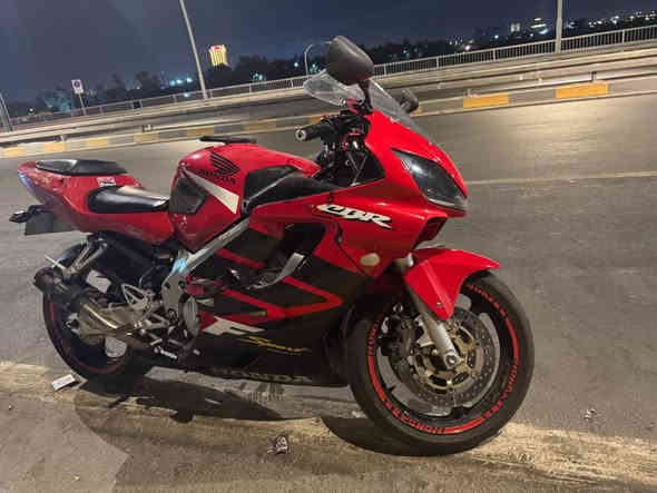 السلام عليكم
CBR F4I 600cc 2004
مكفوله كفاله عامه من التاير للتاير تعال وجيب فيتر وياك وافحص شلون ميعجبك ماشيه 70 حقيقي
كلشي بيهه بلادي وما ممدود عليهه سبانه
مرقمه وكامله رقم انگليزي الجديد شرط التحويل
بيهه تزويدات بسيطه + قبل سبوع نضفت نوزلات وبدلت بلكات اصليه ومجاول اصلية وبدلت دهن  (موتل)
السعر39 والشراي يشلع عيوني وكلشي اكو بالسوگ

‭0788 800 1611‬
العنوان بغداد - سيدية
