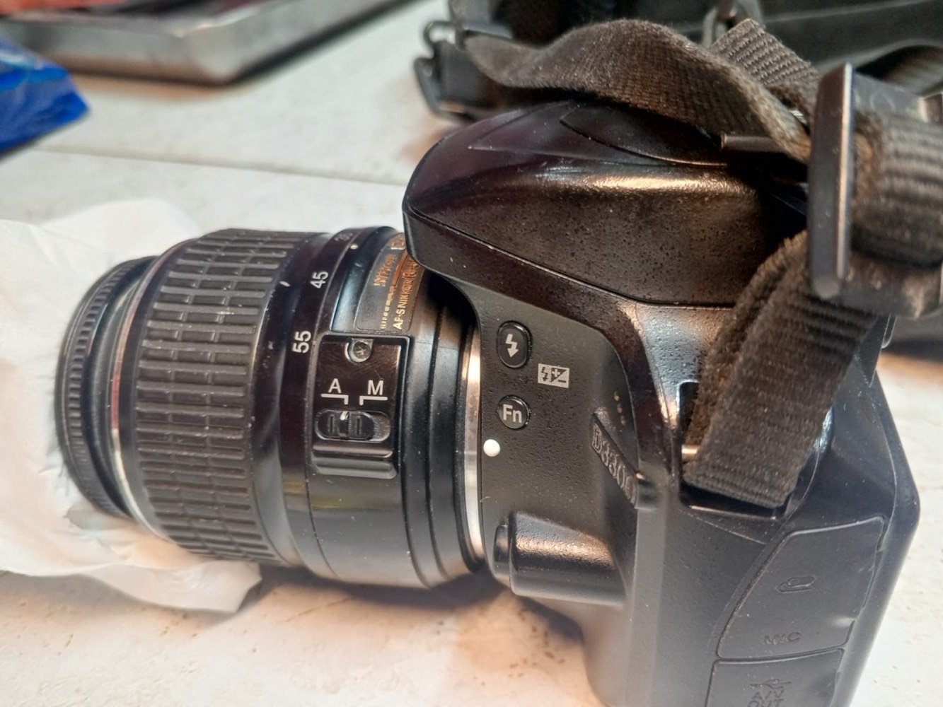 السلام عليكم نيكون d80 شغاله ومابيها اي خلل ملحقات كامله شاحنه بطاريات 2 حزام نقص عدسه فقط 