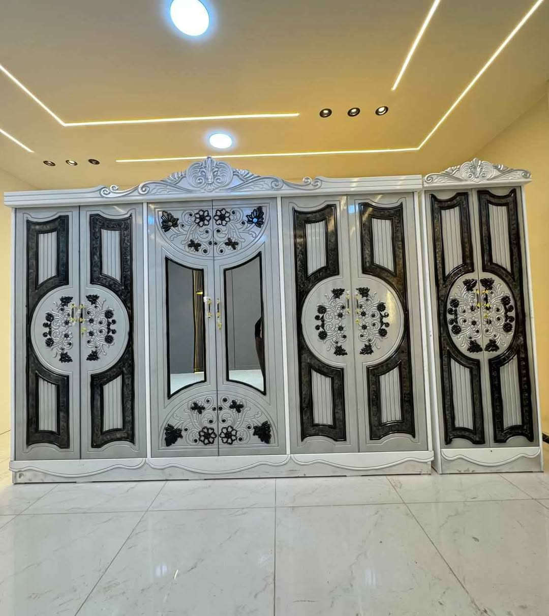 متوفر الان موديل جديد ..

غرفه نوم داخل معاكس خشب 3 ملم
خارج تحفير sns انديف 5 ملم

الصبغ حراري درجة اولى

6باب  متكونه من 9قطع

زاويه تصميم كنتوري بارتفاع الكنتور

السرير بلاويد اسود 6ارجل

قياس الكنتور ارتفاع 2.40 وعرض 3.20

النقل والشد متوفر
 داخل بغداد 
الاطراف 
محافظات بغداد, العراق


**إذا كنت صاحب هذا الإعلان وتريد حذفه لأي سبب، رجاءا أرسل رسالة إلى الدعم الفني**