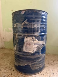 للبيع برميل حديد  جمة البرميل 220  سعره 18000  الرقم 07711767753