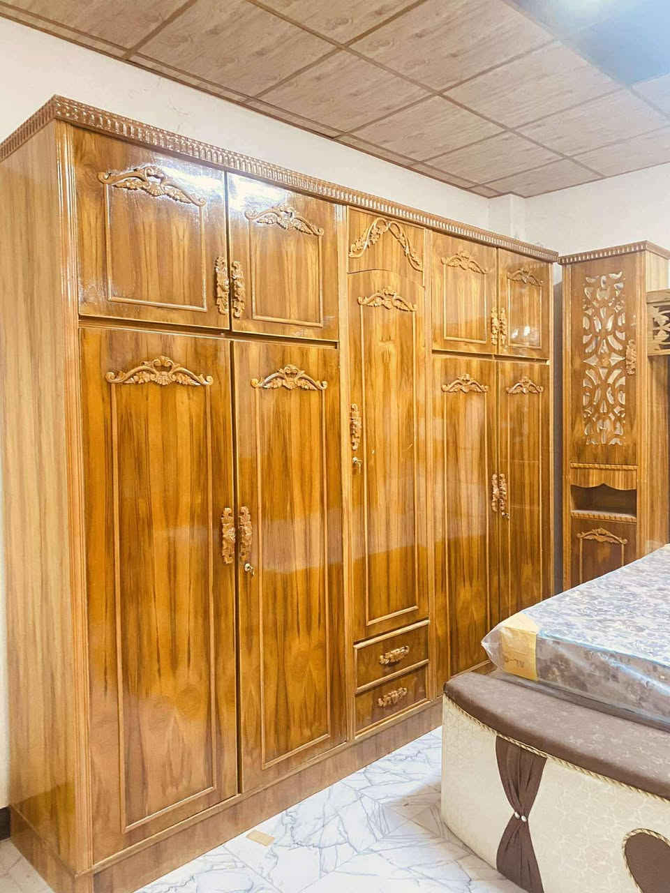 العنوان  ♕♕
تكريت شارع الباشا الرئيسي بقرب مشتل الياسمين 

꧁꧁꧂꧂معرض ايمن الكريش

غرف صاج جديد ⭐⭐
  نظام عملنا خدمة توصيل تكريت داخل وخارج تكريت 🚛🚛🚛

انت اختار واطلب واحنه نوصلك لباب البيت 👌👌👌

للحجز والاستفسار  يرجه 💌💌  اتصال ع الرقم *********** اتصال او وات ساب
