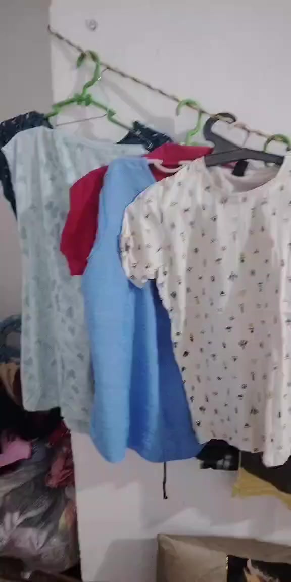 السلام عليكم 
بنات عندي هاي الملابس 90 قطعه ب90 الف


**إذا كنت صاحب هذا الإعلان وتريد حذفه لأي سبب، رجاءا أرسل رسالة إلى الدعم الفني**