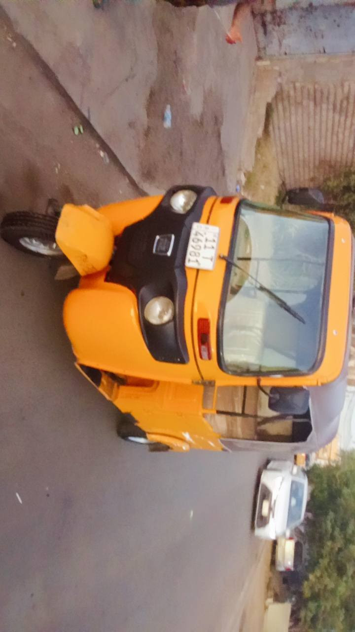 سلام عليكم تكتك لبيع موديل 22 رقم وسنويه نكليزي بغداد  بيها ضربه صغيرا كلش بلغد وراجع بارد ومرشوشه ول باقي كفاله مكينه ما مفتوحه كفاله  مكاني بغداد حي العامل 
*********** 

***********
السعر 8500 وبيها مجال قليل حك جيه
