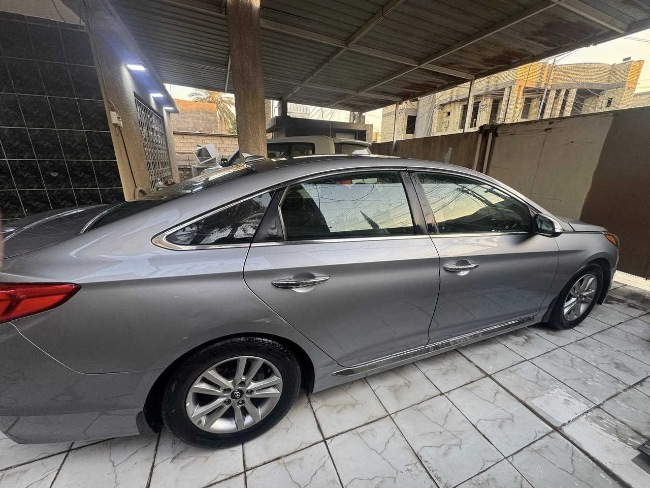 السلام عليكم
سوناتا 2015 
رادار جانبي 
شاشة
تدفئة كشنات
منضومه غاز
مكينه جديدة لا تبخير ولا تنقيص
حادثها جاملغ السايق صبغ فقط
سعر 125 
رقم ***********
