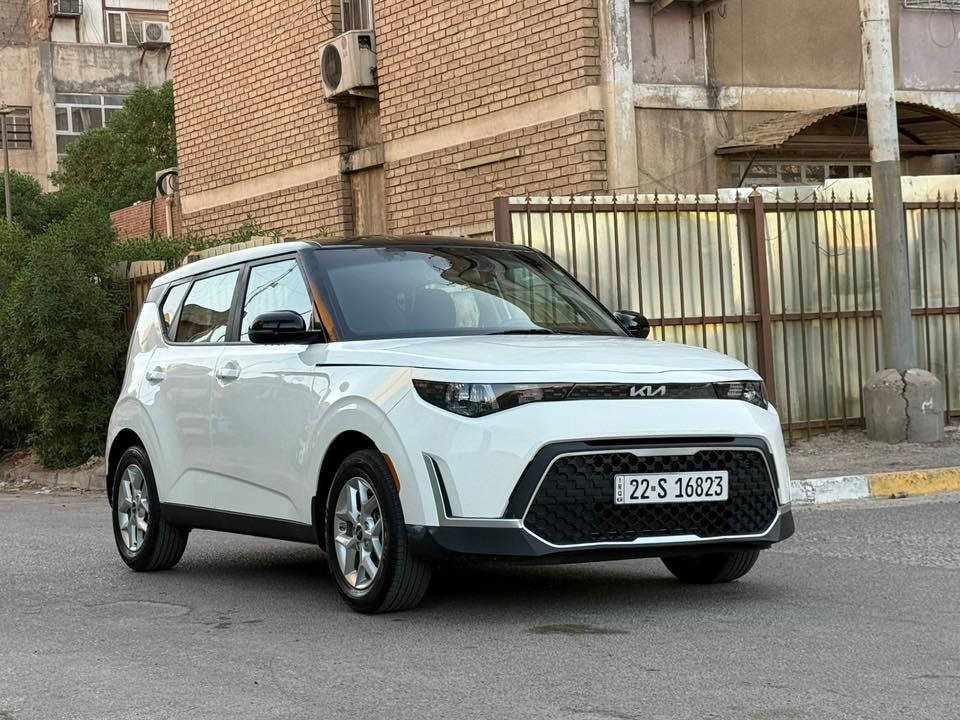 سلام عليكم
سيارة صول للبيع موديل 2025
وارد امريكي حادثها موضح بالصور 
فول مواصفات عدا الفتحة 
تو كولر 
ماشيه 3000 ميل
تحكم ستيرن جهتين 
مانع انزلاق
تحديد مسار
رادارات
وباقي المواصفات 
مكينه 2000 دوش 
بيها صبغ ابيع حزام 
مكان السيارة بغداد المشتل 
السعر 135$ 

***********
