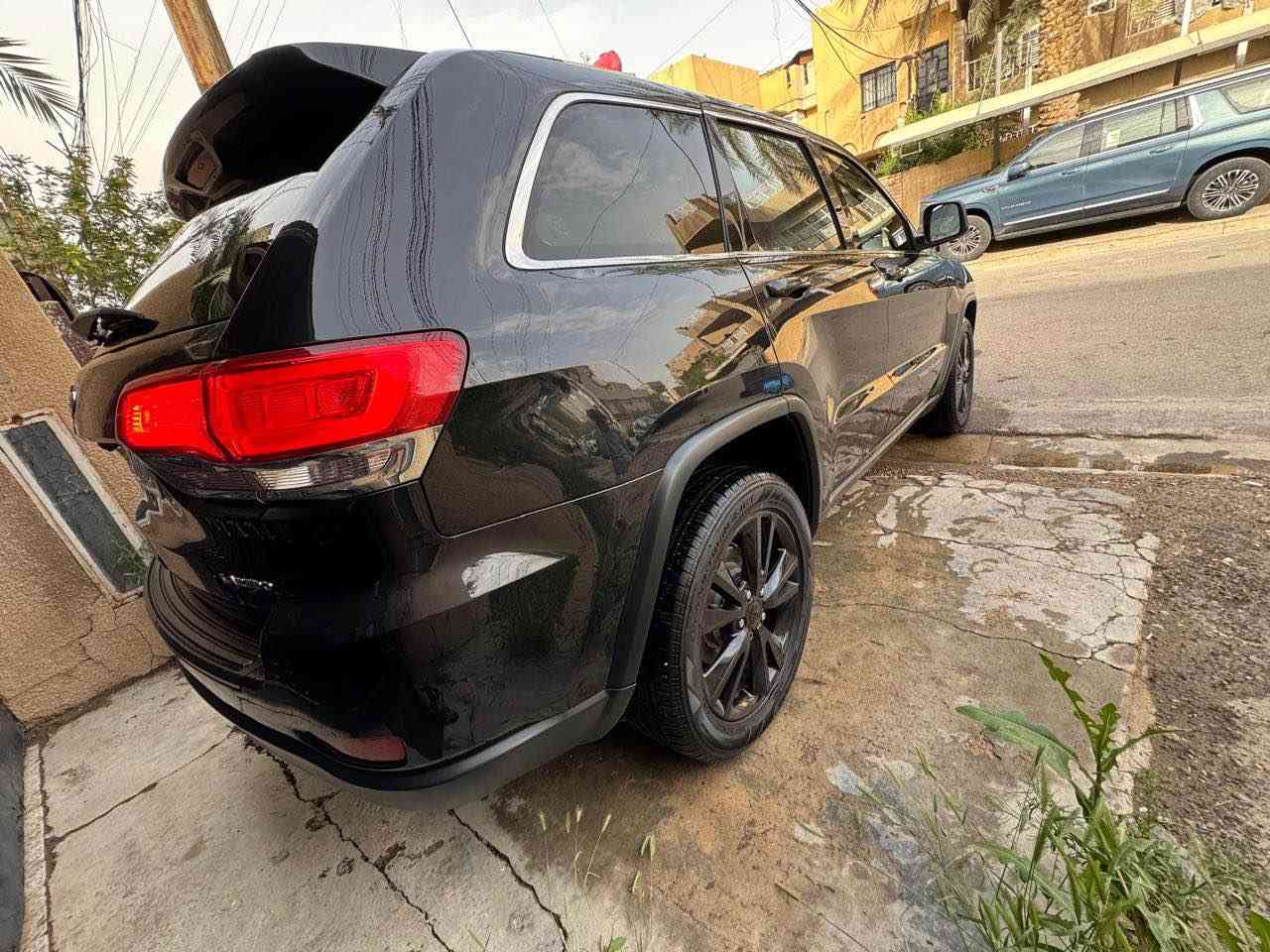 للبيع جيب لاريدو 2016. بدون حادث ولا ايرباك بجم كبس
رقم سليمانيه باسمي شرط تحويل 
هزه جديده

ماشيه85 ميل

السياره مبرمجه. مراوح  عالبانزين. 
ولا كلوب. بالدشبول مشتغل

تخم تاير جديد حجم 20
سيرفس كامله بالسياره

كشنات جلد وكشن السائق كهرباء
تشغيل عن بعد
فور ويل
شاشه  تعرض كار بلي
كامره
تحكم سترين
نظام ايكو
وسبورت
اوتو ستوب
بجم زنون
مري كهرباء
السياره حلوه وجاهزه
سعرها 227 وبيها مجال للطيبين

‭***********‬  متوفر واتس بغداد, العراق
