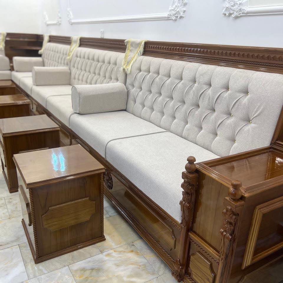 ديوان صاج ملكي درجة أولى ضمان ١٠ سنوات مصنوع من أفضل واجود أنواع الخشب الصاج والخشب الزان والقماش تركي درجة أولى والاسفنج إكسترا ١٢ سم 
لسنا الوحيدين ولكننا الأفضل 
هـ ***********
