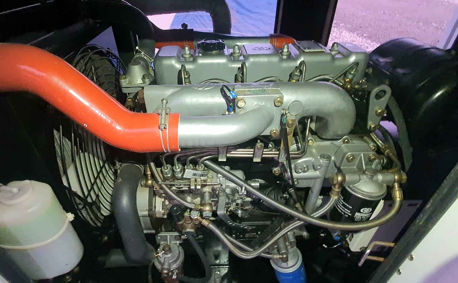 مولد ازوزه كاتم 4 بستم إنتركلر التوليد ستامفورد 50 كيفي مشتغله 2000 ساعة يعني بعدها زيرو ملاحظة المولد على وضع الشركة للإستفسار *********** 
***********  يوجد توصيل لكافة المحافظات
