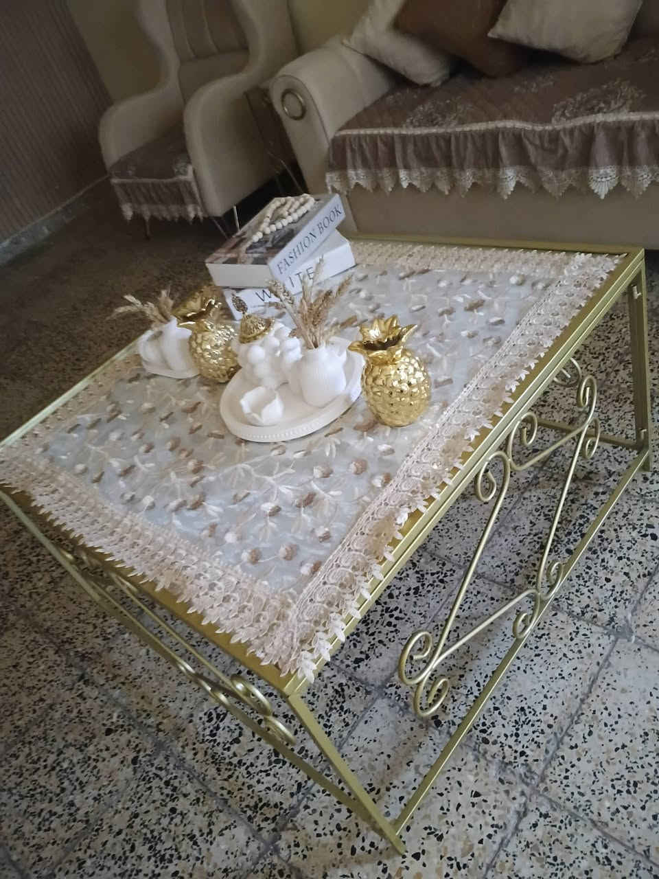 غرفه تركيا للبيع مستعجلين على بيعتها نضيفه كل ضرر مابيهه سعر ٦٥٠ وبيهه مجال وتخم خشب بلوك توصا جديد صار سنه من اخذته مليون و٢٠٠ وهسه اريد ابيعه ٦٥٠ وبي مجال طبلات جدد وحده جبيره وأربعه صغار سعر ١٧٥ وبيهه مجال العنوان تحرير قرب جامع الشهيدين ***********
