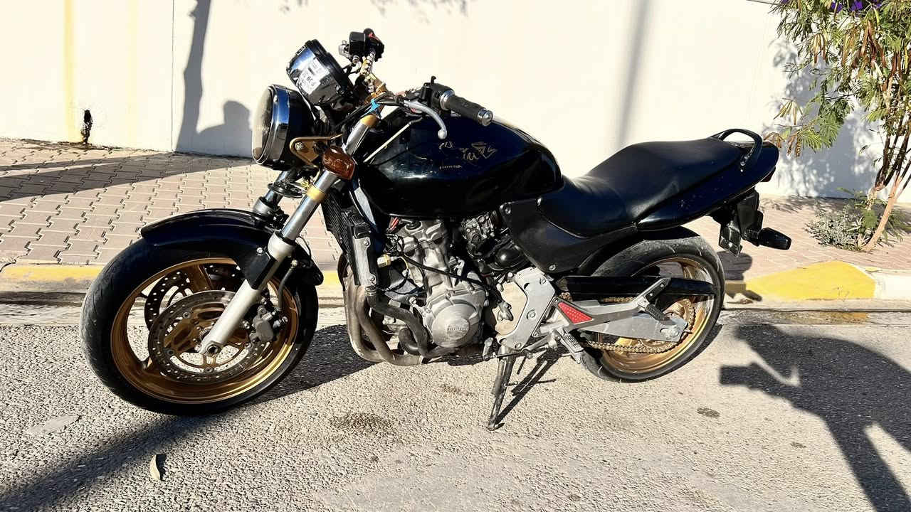 سلام عليكم
 هورنيت 600
دراجة نظيفة مكفولة كل عيب مابيها 
كلشي واضح كدام العين 
السعر 18وبيها مجال قليل 
مكان كركوك ***********
