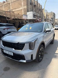 سورنتو موديل ٢٠٢٥ امريكي  حادث بنيد و دعاميه فقط  حساس امامي خلفي  مكا...