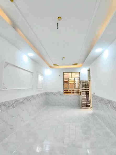 📏 المساحة:150 متر مربعة 

💰 السعر:💲 55 مليون (قابل للتفاوض)

🏗️ البناء: طابوك 

🏠 الأساس والسقف: كونكريت

مواصفات البيت:

✅ غرفه2 نوم 🛏️

✅ صالة 🛋️

✅ مطبخ 🍽️

✅ صحيات 🚿

استقبال 

عنوان مكتب الكرار مقابل قريه الغدير عامود 282 

الاستفسار ***********
