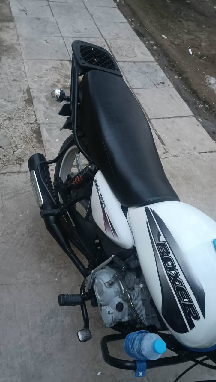 السلام عليكم دراجه بوكسر للبيع نضافه مثل مشوف بصوره كامله كفاله كهربائيات كله شغال اوراق المكان ديالى بعقوبه الاتصال ع رقم ***********
