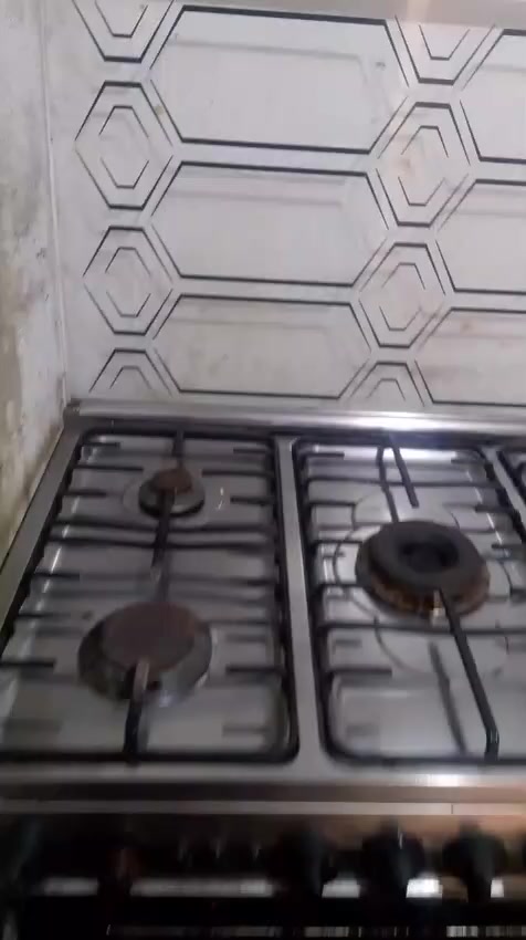 طباخ 5 عيون نضيف مابي اي شي لسعر 200 / التواصل ***********
