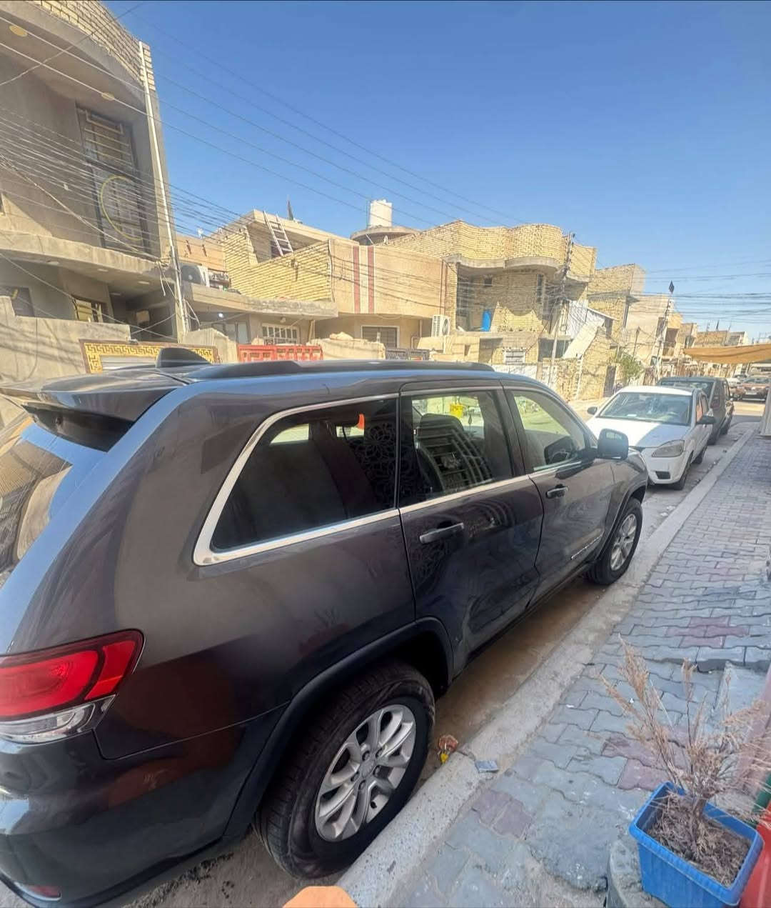 سلام عليكم جيب ٢١ لاريدو موصفات عاديه حادثهه ٣ قطع بنيد وجاملغين  وبيهه طخت شاصي ٣ اصابع قليل كلش ميأثر ومنزل تصوير ضربت الشاصي بل منشور وبل عراق صبغ باب اثر شخوط السياره كامله ما عايزه شي ماشيه ٦٥ الف مايل كير كمينه كفول وما مصلح اي شي بيهن وسياره نضيفه السعر ١٨٥وبيهه مجال بعد المعاينه والاتفاق انشالله ***********
