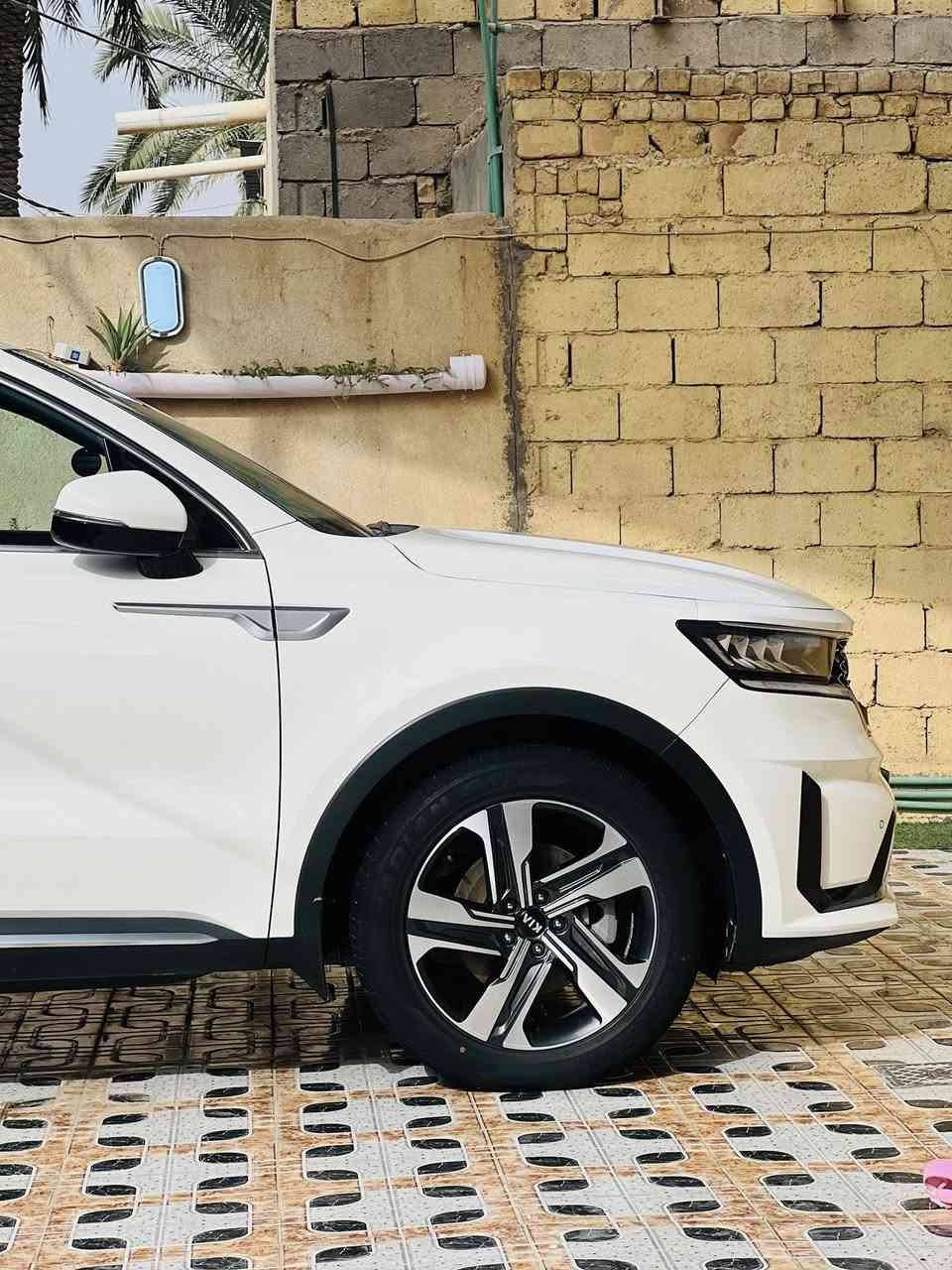 السلام عليكم للبيع او المراوس سورنتو 2021 خليجي ماشيه 69 فول مواصفات 6 سلندر 7 راكب 4 عدسات كشنات كهرباء وجلد شفتات ستيرن بصمه مري شفط اناره محيطيه صندوگ كرباء ذكي وباقي المواصفات المعروفه  بيها بارد بلجاملغ الامامي وpdr قليل بلصدوگ سيارة جديده وعلى ايدي رقم بغداد سنويه 2030 بأسمي محرك گير تخم تاير كله جديد السعر 270وبيها مجال مكان بابل الهاشميه الهاتف ***********
