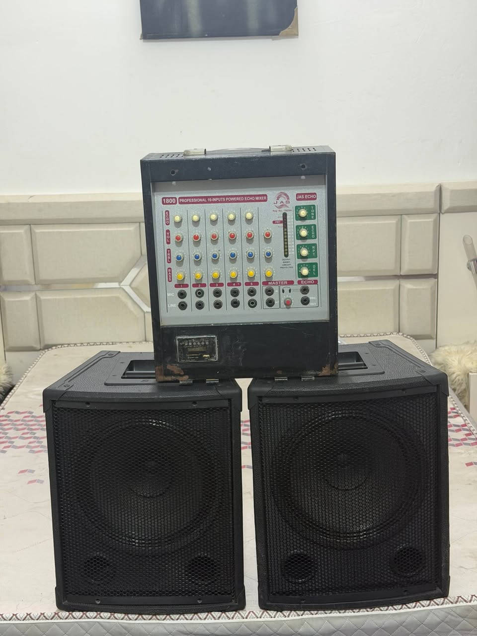 سلام عليكم جهاز 1800جهاز ايراني اصلي مع محلقاتة اصلية وايرين ومايك اصلي واير و اواكس وسماعت اثنين للبيع مكان كربلاء السعر 375 استفسار ***********
