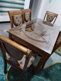 للبيع ميز صاج مع 6 كراسي السعر النهائي ب350 بدون احراج للتواصل 0770277...