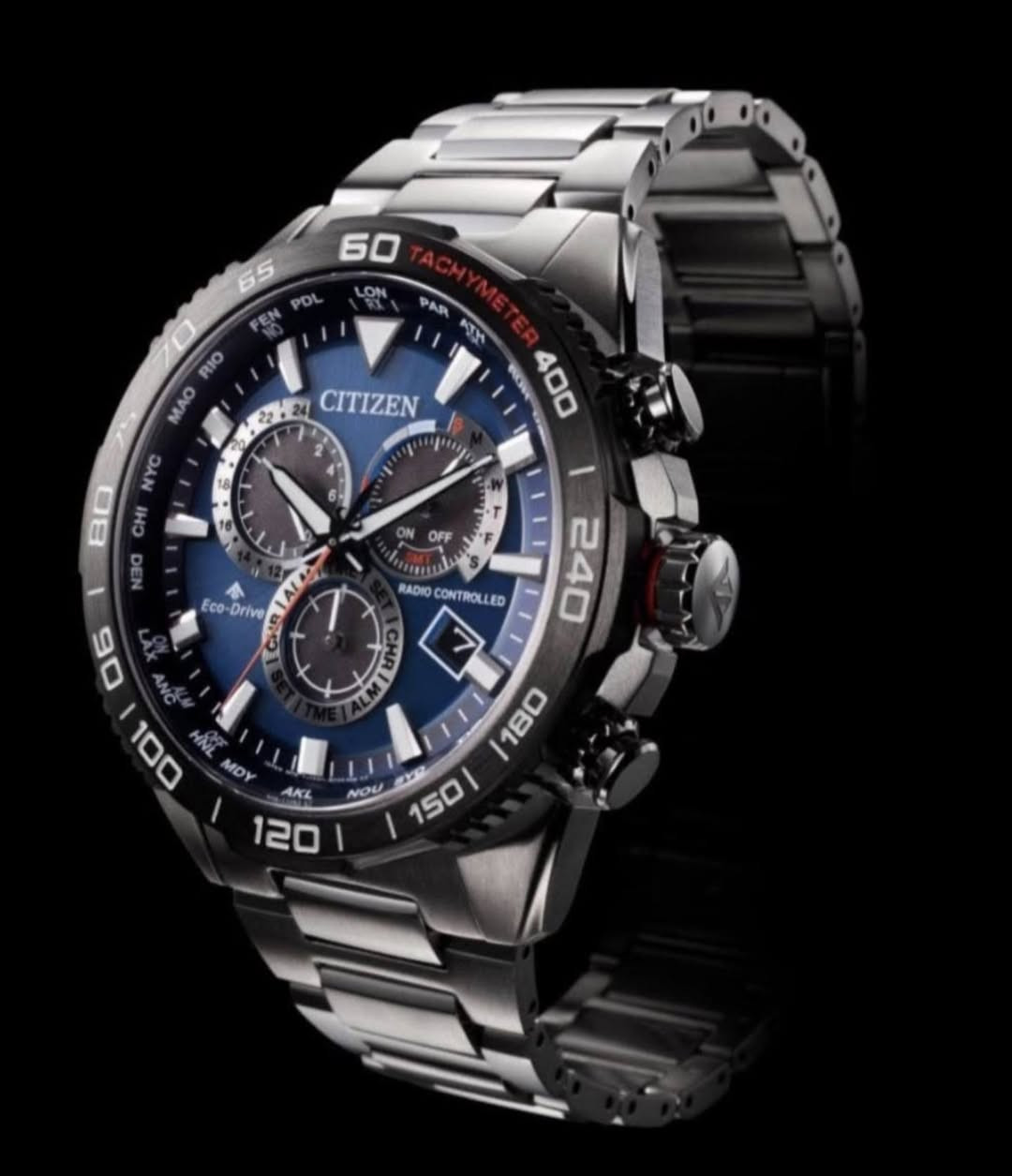 سيتزين ايكو درايف اصلي
مستخدم نظافه تامه جديده تقريبا  مع العلبه الاصليه والتاك 
قطر ٤٦ ملم 
راديو كونترولد - زجاج زفير - شحن ضوئي ايكو درايف - تقويم تلقائي لاتحتاج لضبط التاريخ كل شهر - عداد ستووب ووج 
السعر ٤٥٠ الف   - مكان بغداد - متوفر توصيل


**إذا كنت صاحب هذا الإعلان وتريد حذفه لأي سبب، رجاءا أرسل رسالة إلى الدعم الفني**