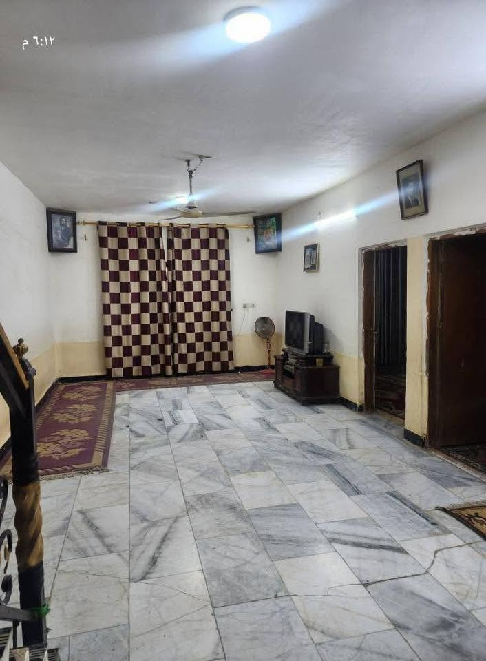 بيت للبيع مساحه 260 م سند 25 بي معامله تطويب و رقم 
بي غرفه عدد 2 
صاله واستقبال و مطبخ و صحيات داخليه وخارجيه العنوان خلف حي الحضاره مقابل مديرية المخدرات الجديده البو جاسم يبعد عن الحضاره 100 
السعر 45 
الاستفسار ***********
