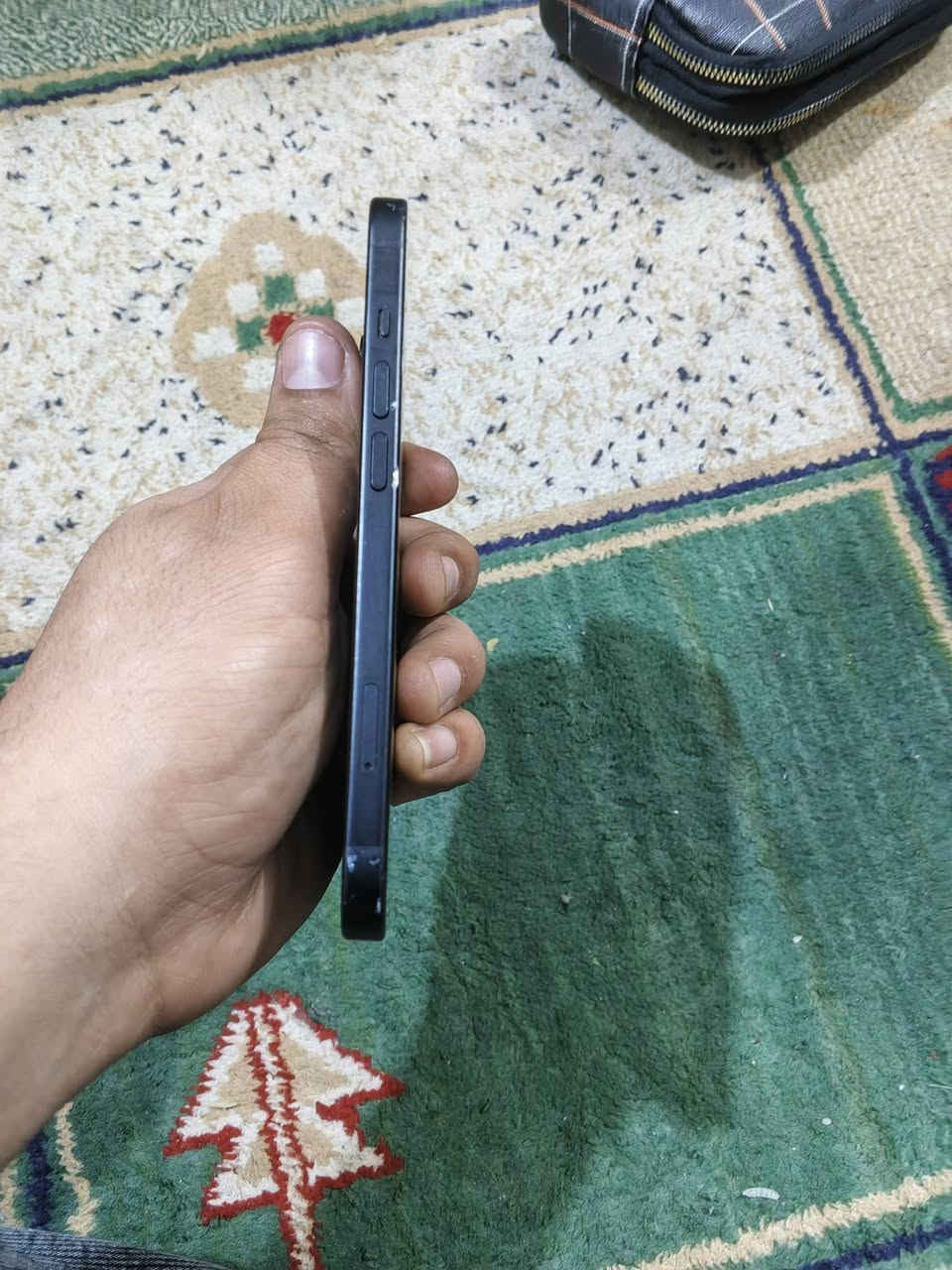 ايفون 15العادي كلشي واضح بالصور السعر 600مكاني حي العامل 
***********
