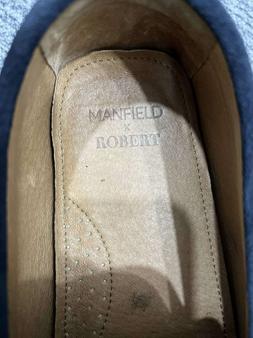 حذاء رجالي ماركة Manfield الأصلية 👞
تعاون مع Robert – تصميم أوروبي أنيق 🇪🇺

🖤 شمواه فاخر – لون نيلي كلاسيك
✨ حالة شبه جديد (98%)
👌 لبس خفيف جداً – بدون عيوب تُذكر

✔️ مناسب للطلعات + لبس يومي مرتب
✔️ خفيف ومريح جداً على الرجل
✔️ شكل فخم بدون مبالغة

السعر:30 وبي مجال بسيط


**إذا كنت صاحب هذا الإعلان وتريد حذفه لأي سبب، رجاءا أرسل رسالة إلى الدعم الفني**