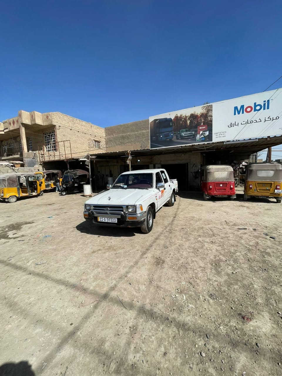 سلام عليكم بيك تيوته موديل ١٩٩٥ رقم بغداد سياره السعر ٦٠ وبيه مجال بصيط حك الجيه  كامله بلديه مكاني بغداد *********** ***********
