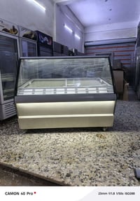 عارضة آيس كريم • صنع إيطالي • وصول من الإمارات