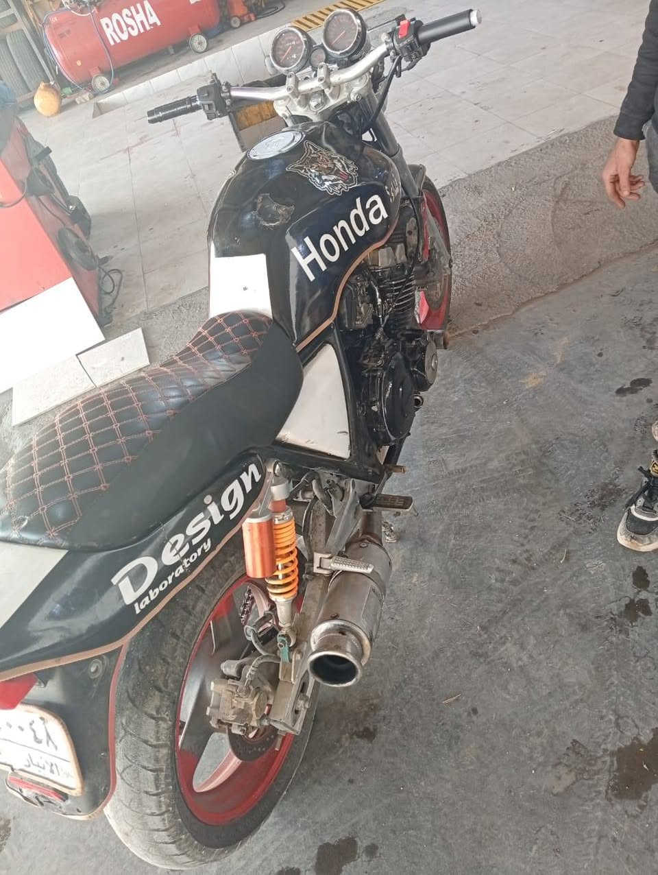 سلام عليكم دراجه سيبي جيل اول دراجه نكره بكل وقت وياهه زوج تايرات جدد او ناضافه خير من الله سعر1500 قفل مكان لانبار رمادي رقم ***********
