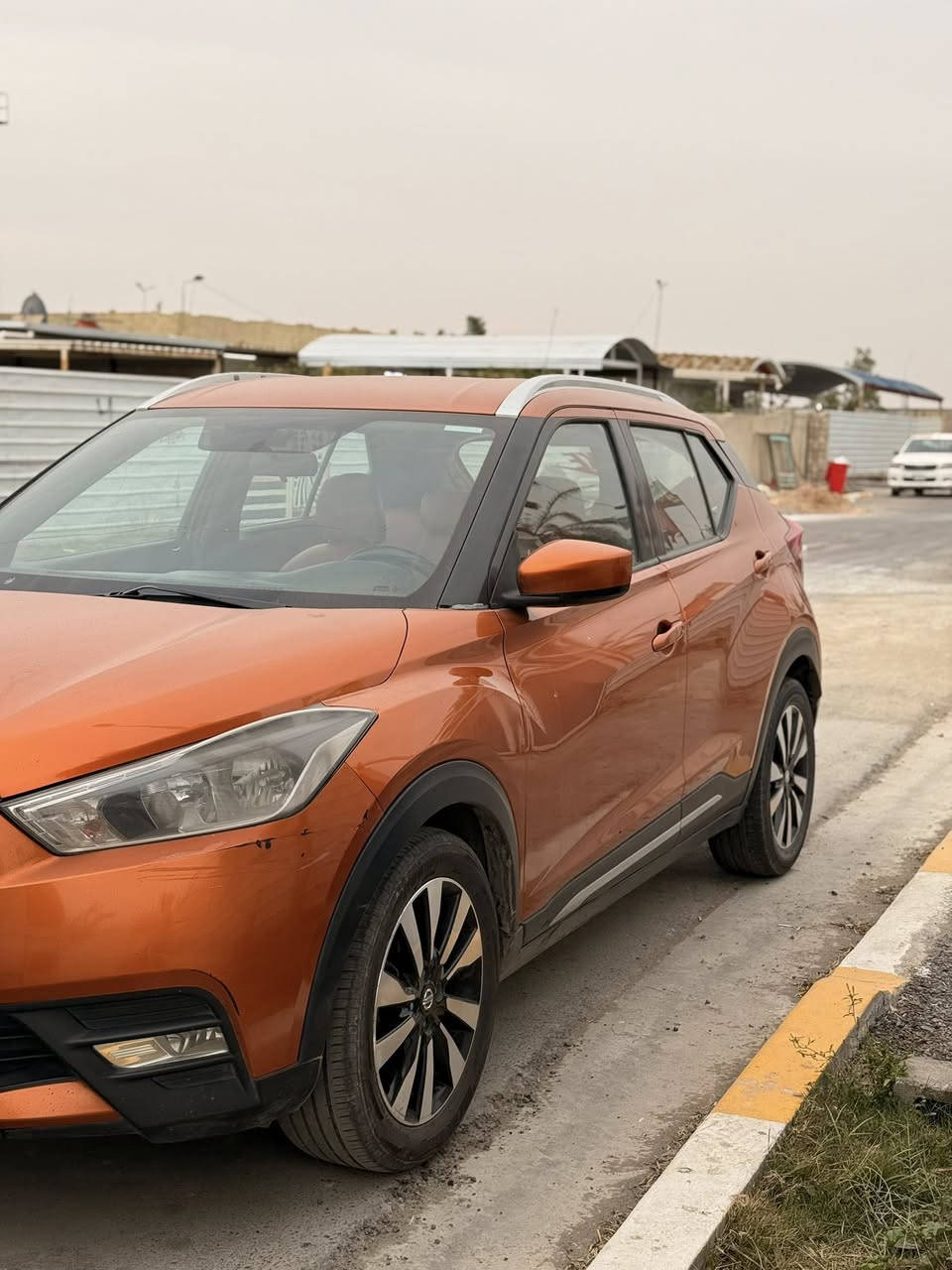 سلام عليكم نيسان كيكس موديل 2018 وارد خليجي داخل جلد برتقالي بيه طخه بلباب واضح ما مصلحه بس هاي فقط  ما متواجد ع الفيس ***********
