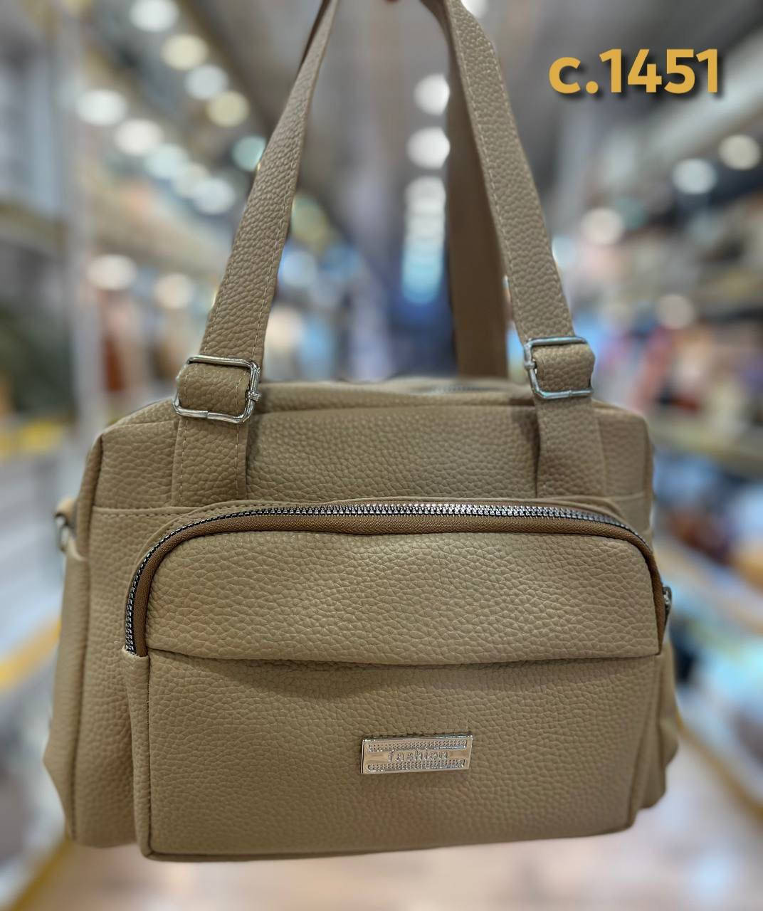 🆕️ New Venesia 🆕️ جديد فينيسيا 🆕️
👜 حقيبة نسائية جلد طري 👜
الالوان متوفرة داخل الصور 👇
💰 السعر 8.000 💰
للحجز والاستفسار مراسلتنا على الواتسب 👇
📞***********☎️
📍العنوان : موصل / حي الرفاعي/مقابيل سايدين القسم
