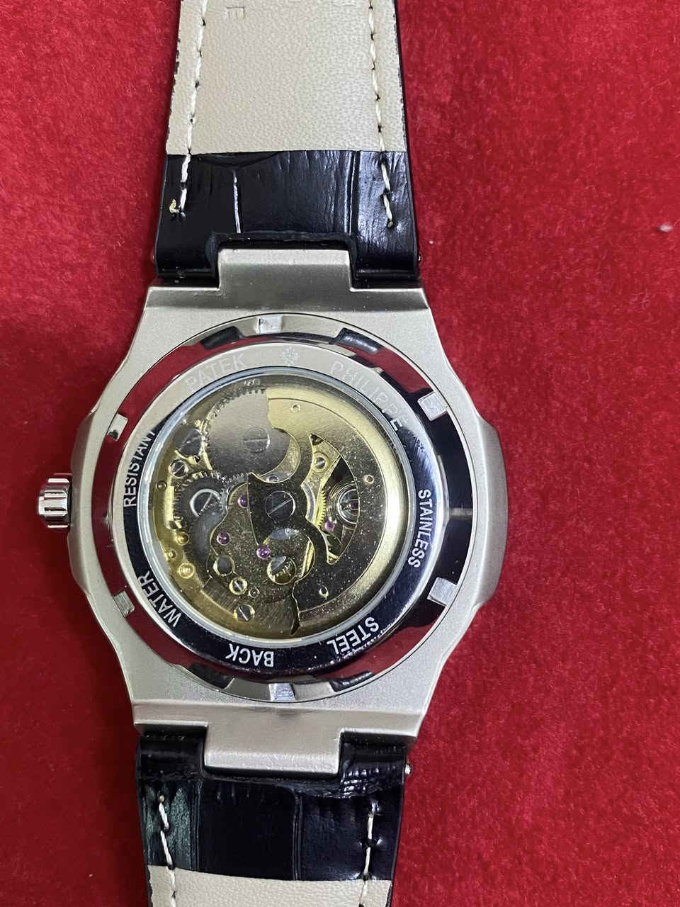 باتيك فليب سير جلد مختم بلسير شعلر الباتك لون المينه تيفاني جديد غير مستعمل اوتوماتيك قلب كشف رقاص مكينه كشف السعر 40 الف مع التوصيل 
***********
