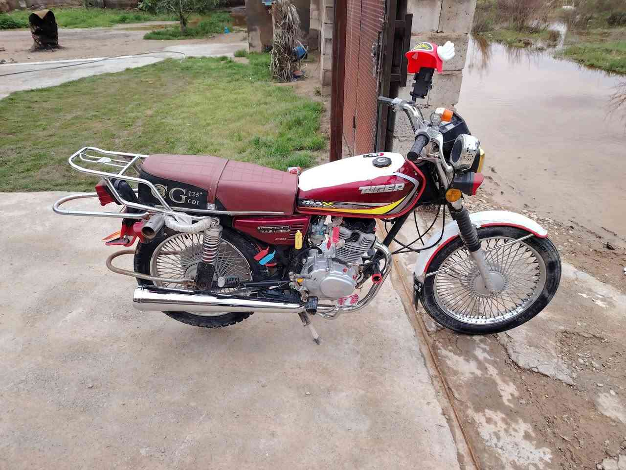 السلام عليكم ورحمة الدراجه للبيع موديل 22 الدراجه مكفوله كفاله عامه الدراجه ما مفتوحه ولا امبدل بيهه شي السعر خاص او عل رقم  ***********
